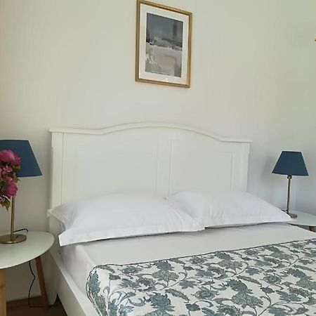Guesthouse Smart บูคาเรสต์ ภายนอก รูปภาพ
