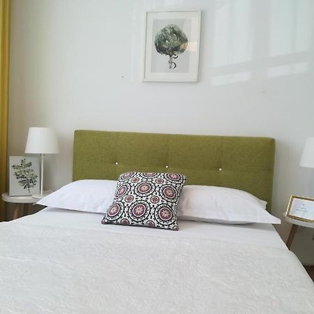 Guesthouse Smart บูคาเรสต์ ภายนอก รูปภาพ