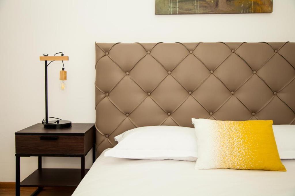 Guesthouse Smart บูคาเรสต์ ภายนอก รูปภาพ
