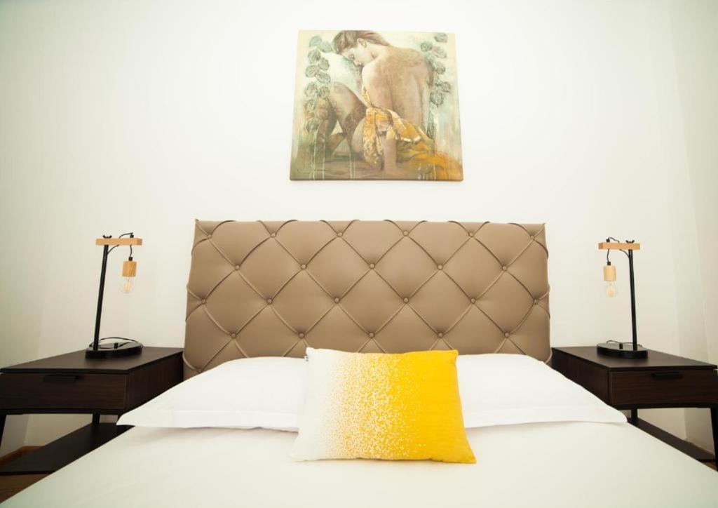 Guesthouse Smart บูคาเรสต์ ภายนอก รูปภาพ