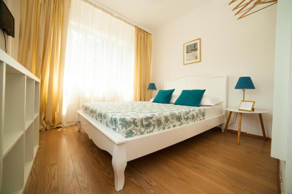 Guesthouse Smart บูคาเรสต์ ภายนอก รูปภาพ