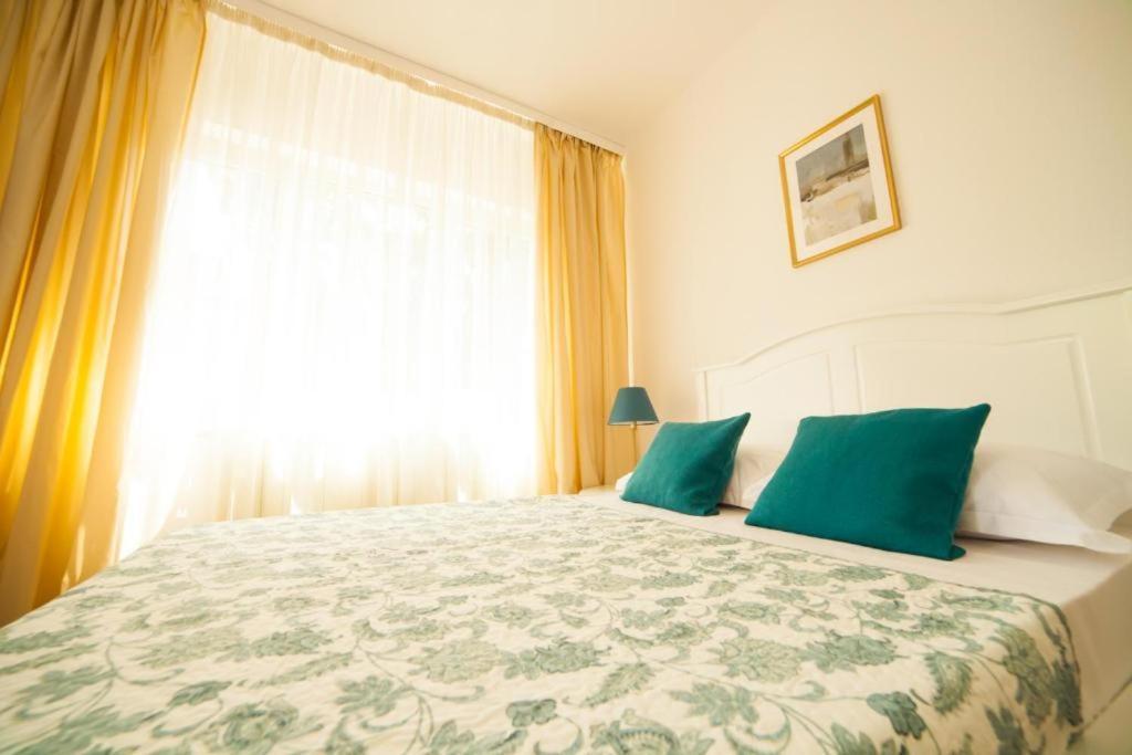 Guesthouse Smart บูคาเรสต์ ภายนอก รูปภาพ