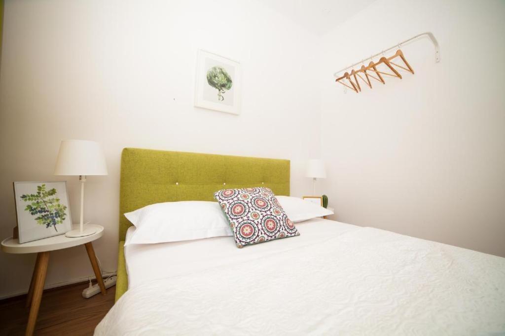 Guesthouse Smart บูคาเรสต์ ภายนอก รูปภาพ