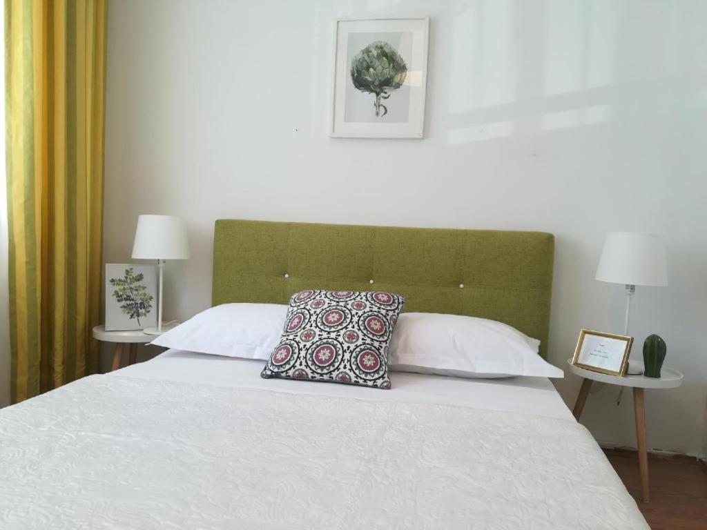 Guesthouse Smart บูคาเรสต์ ภายนอก รูปภาพ