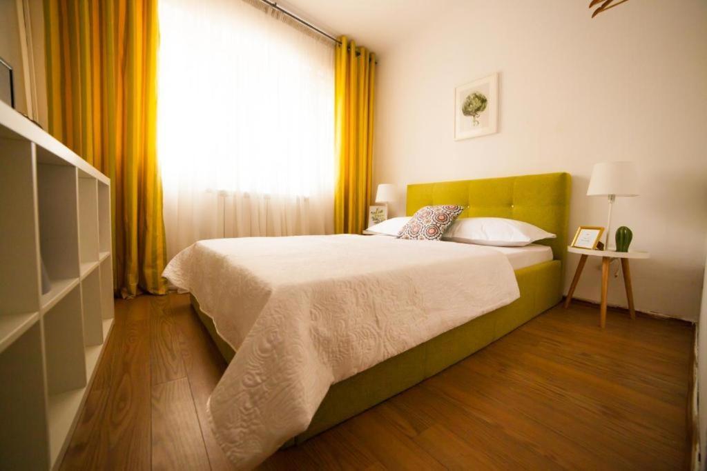 Guesthouse Smart บูคาเรสต์ ภายนอก รูปภาพ