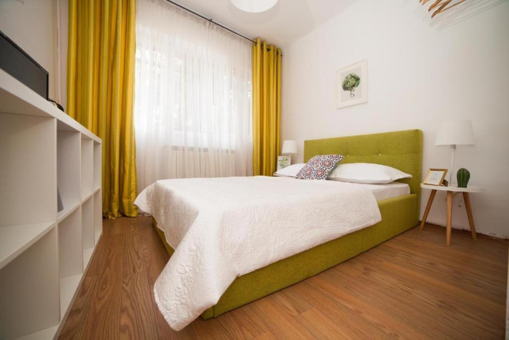 Guesthouse Smart บูคาเรสต์ ภายนอก รูปภาพ